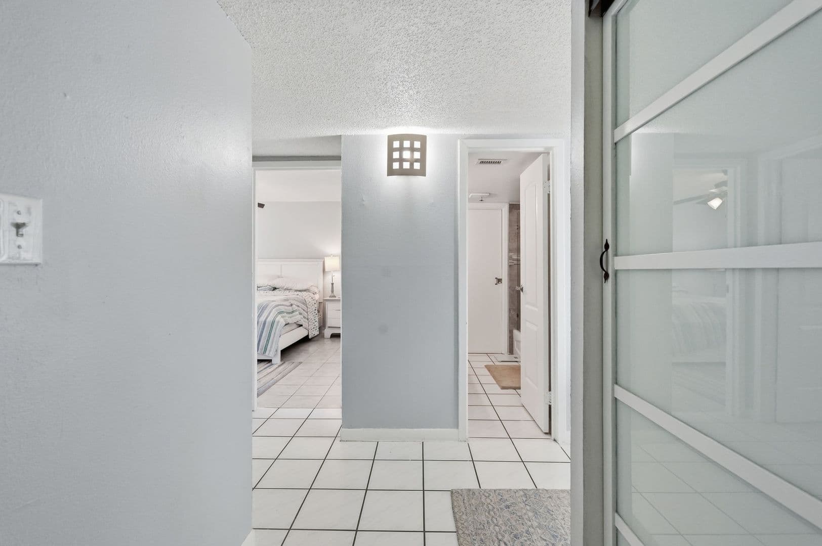 Clearwater House: 337 S. McMullen Booth Road