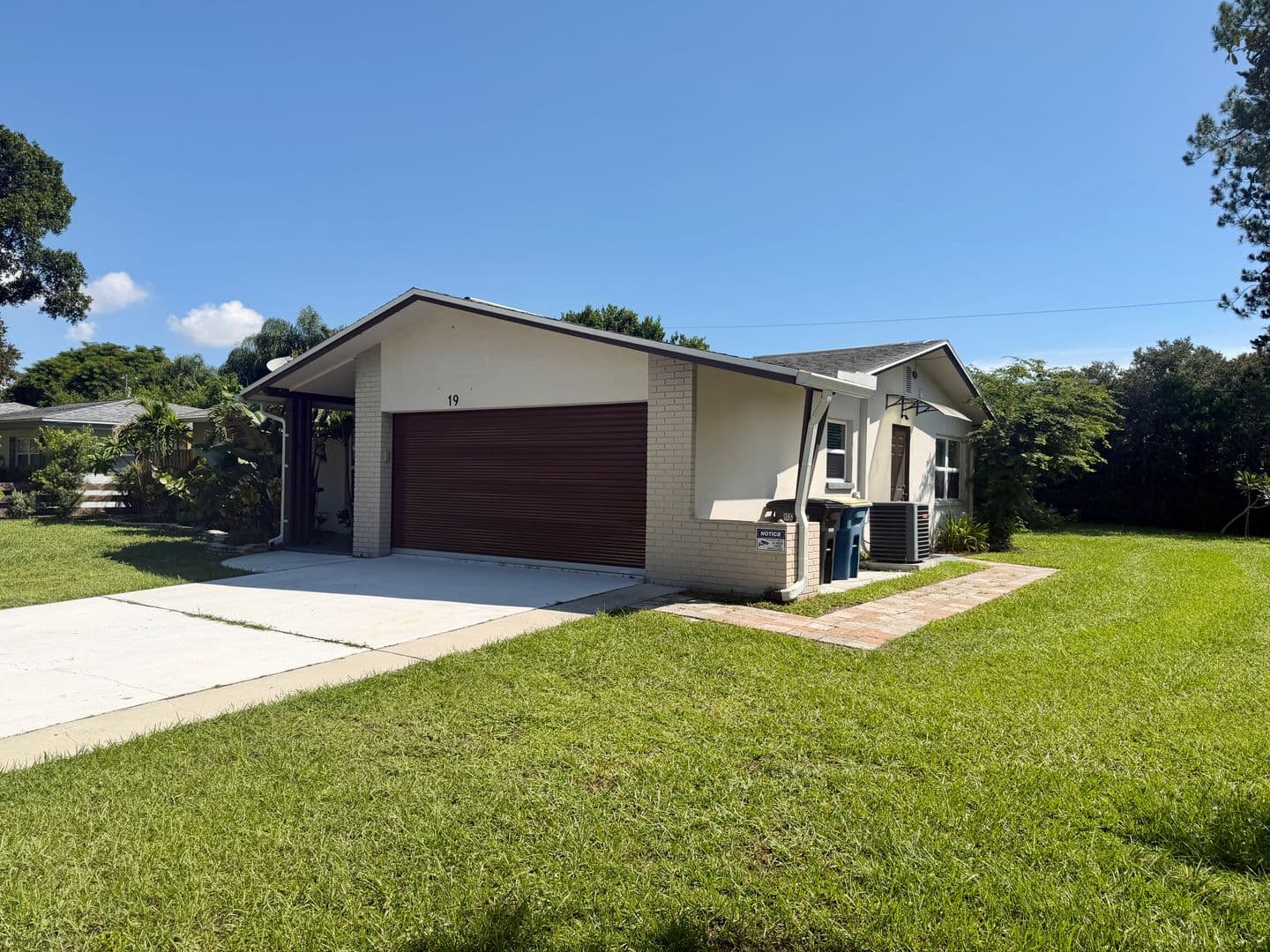Clearwater House: 19 S. Hercules Avenue