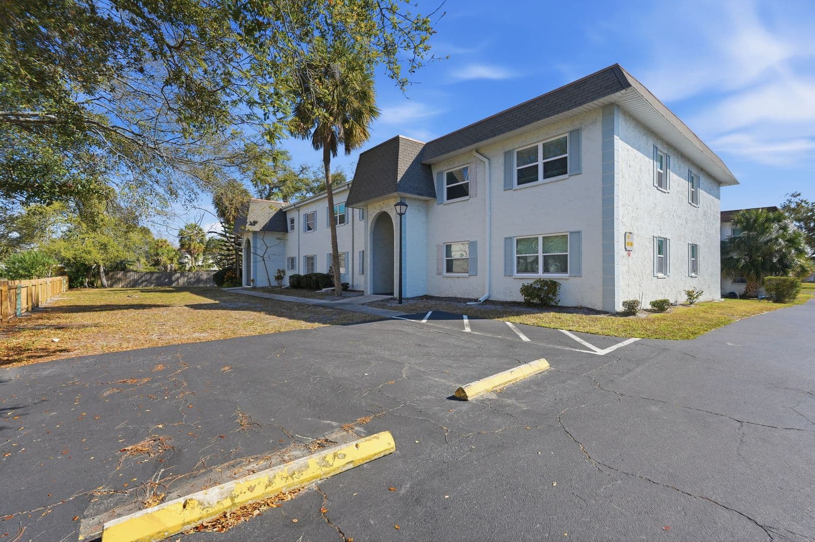 Clearwater House: 337 S. McMullen Booth Road