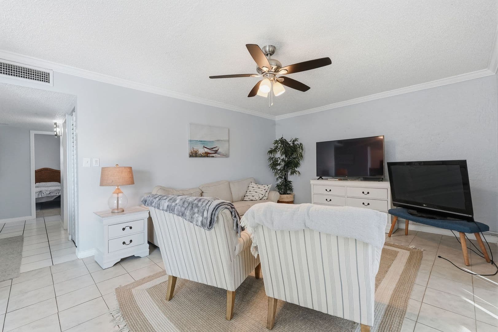 Clearwater House: 337 S. McMullen Booth Road