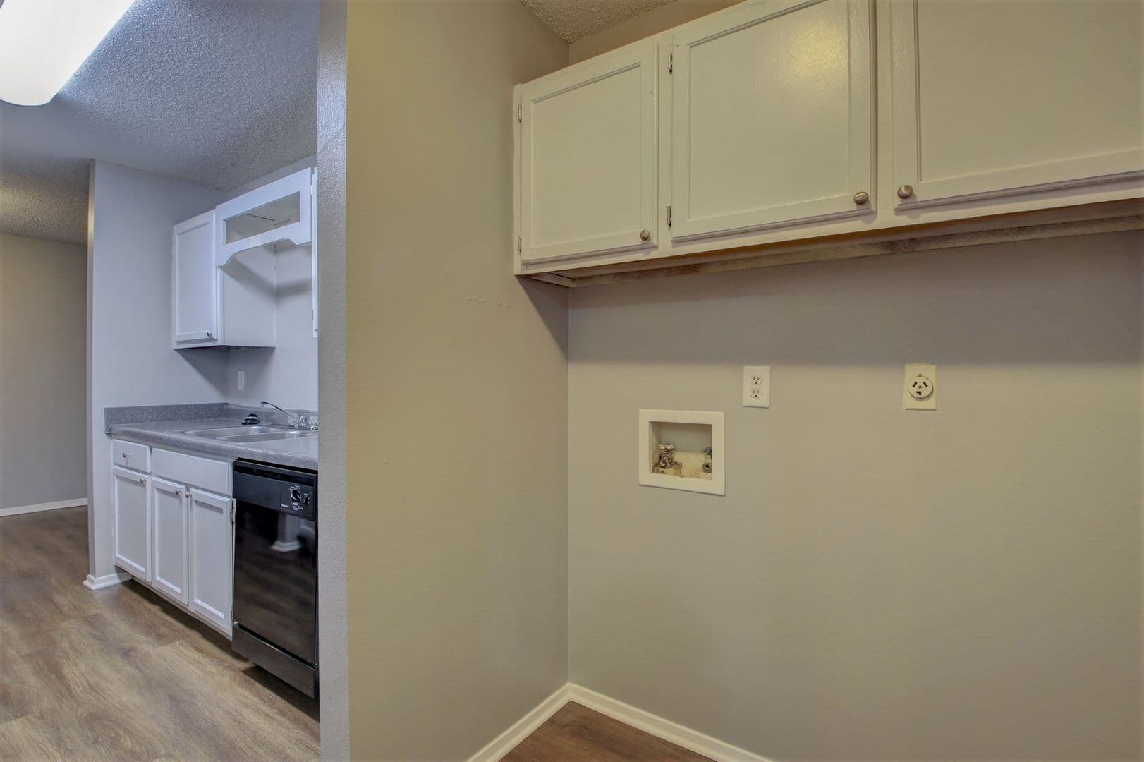 Sherwood Apartment: 9901 Brockington Rd