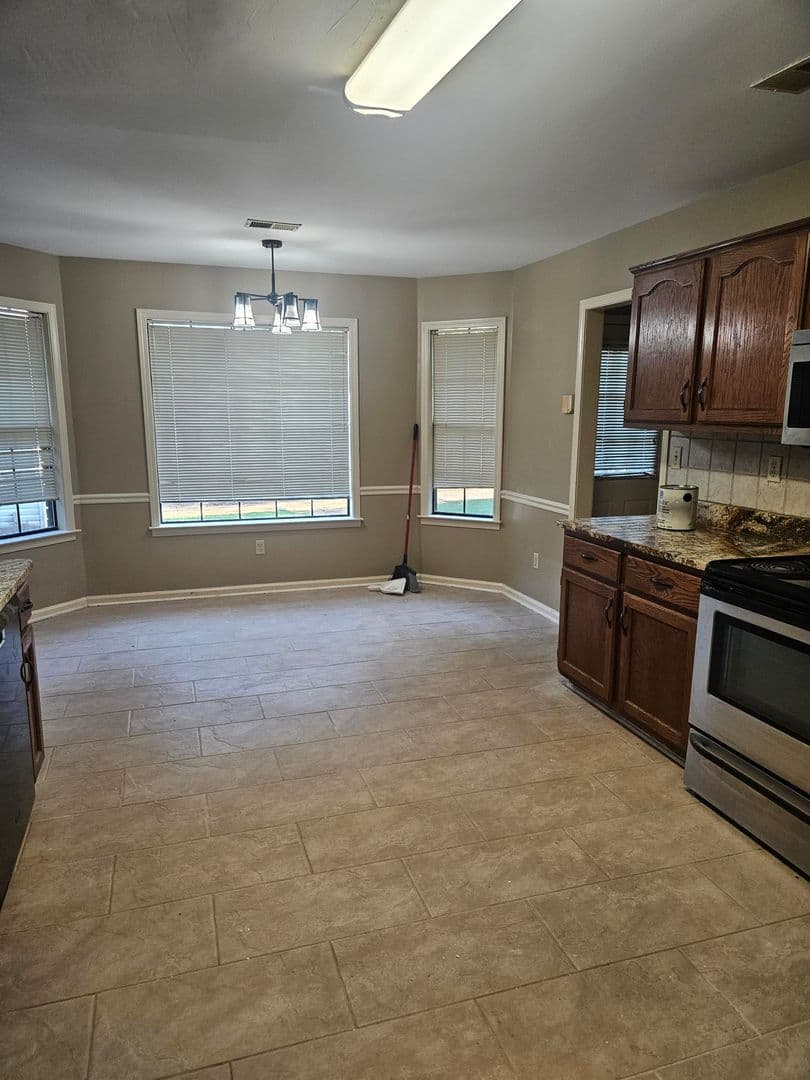 Bartlett House: 3741 Westridge Cv.