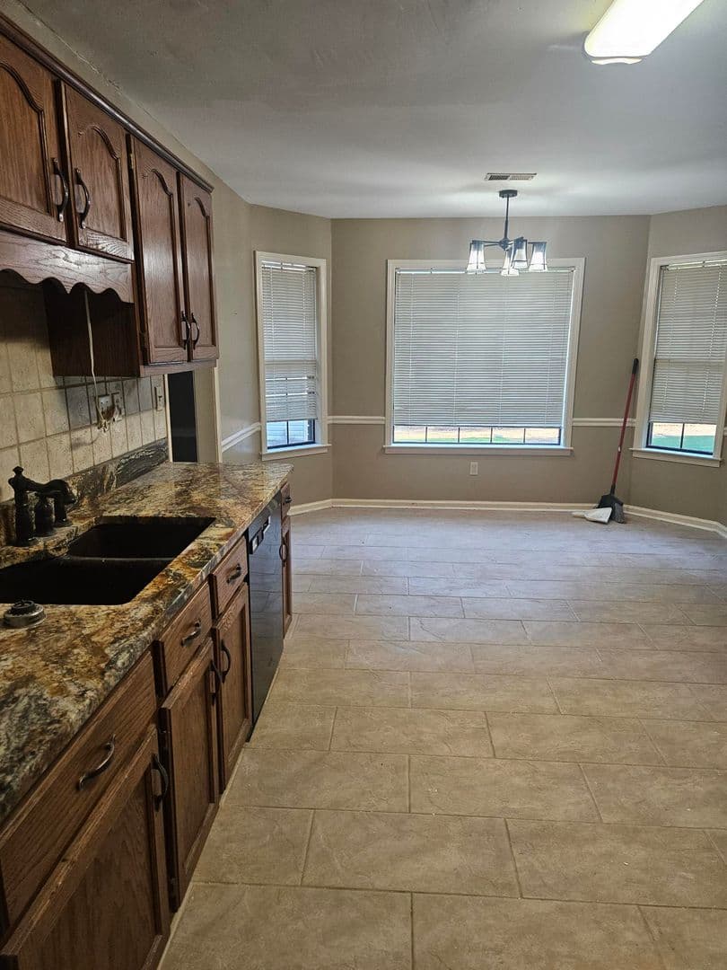 Bartlett House: 3741 Westridge Cv.