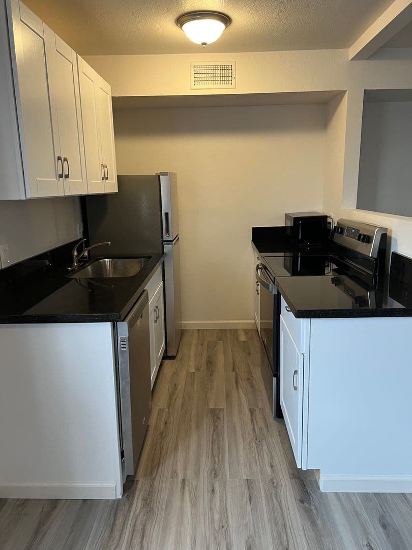 Sierra Vista Apartment: 201 North Garden Avenue