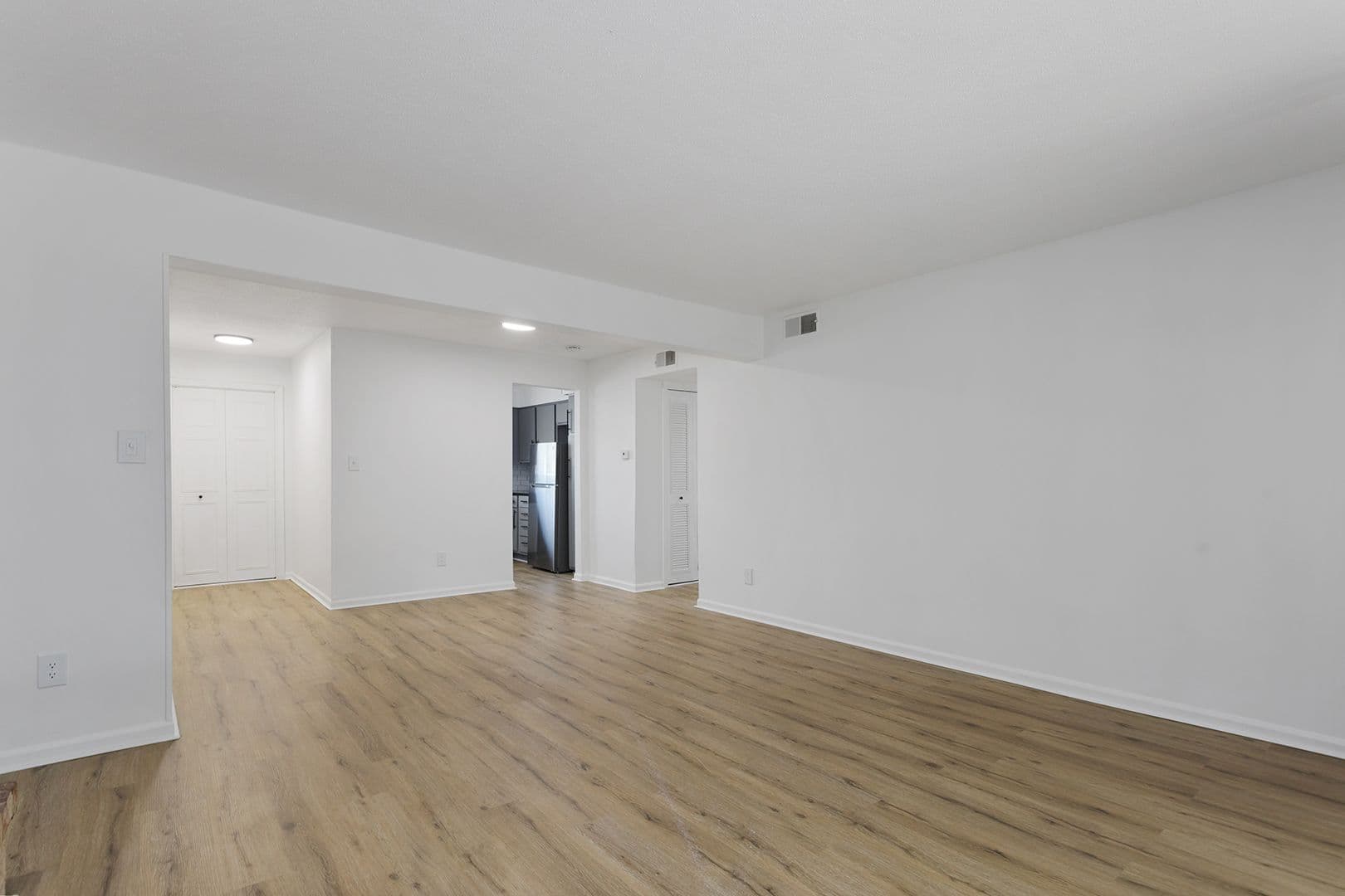 Shawnee Apartment: 10405 W 70th Terrace
