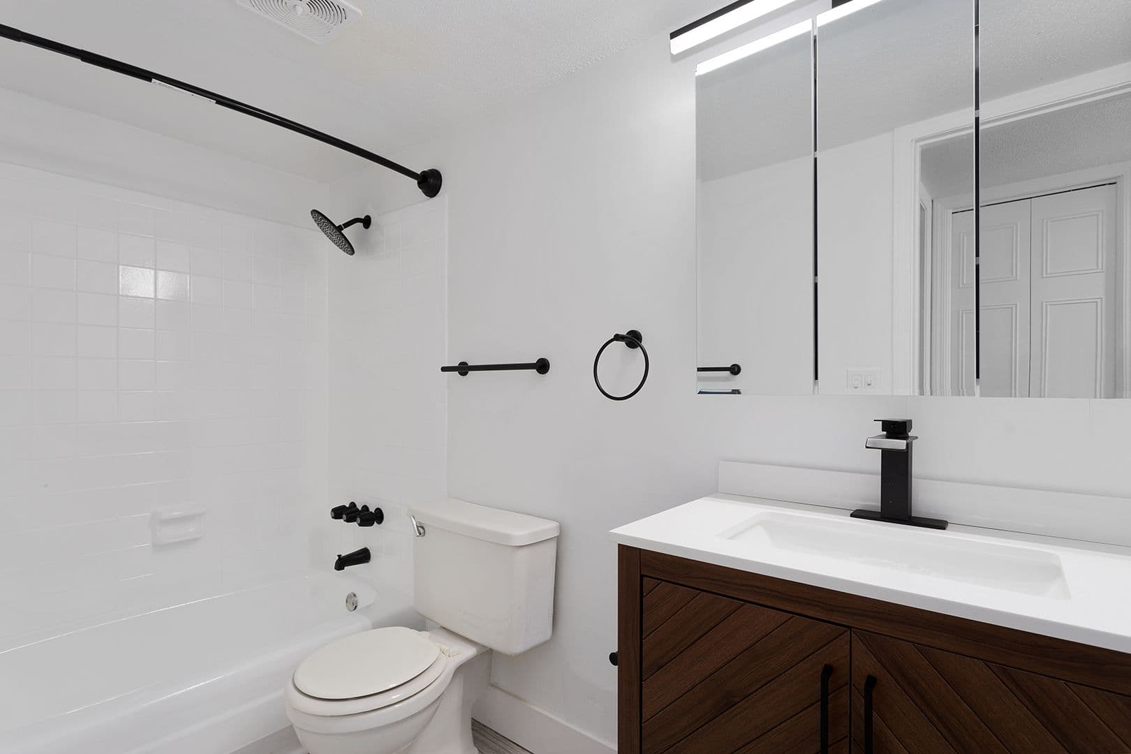 Shawnee Apartment: 10405 W 70th Terrace