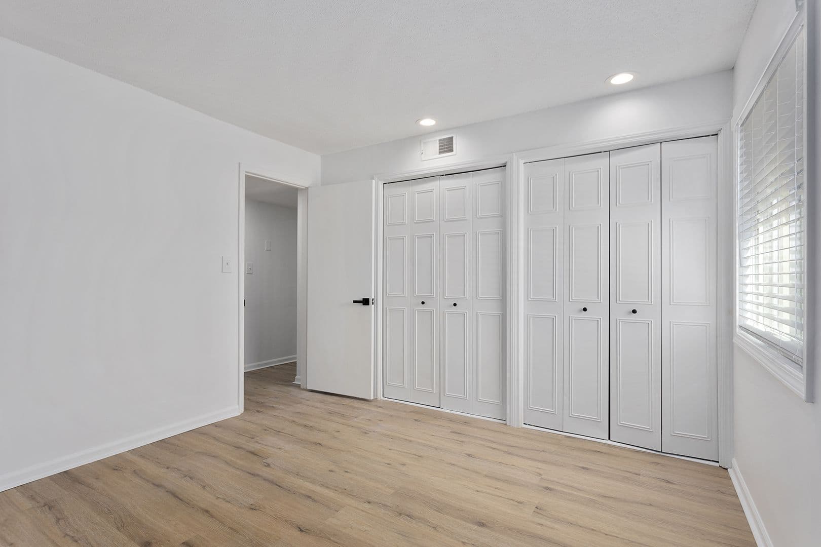 Shawnee Apartment: 10405 W 70th Terrace