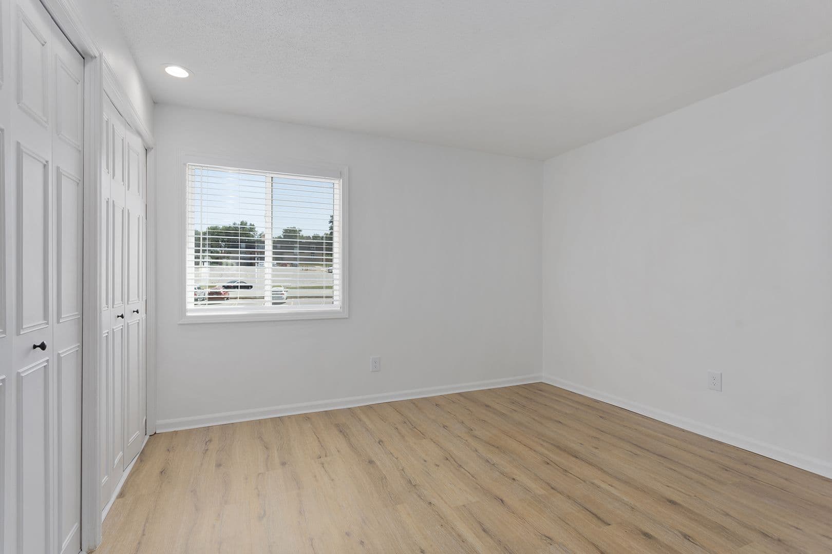 Shawnee Apartment: 10405 W 70th Terrace