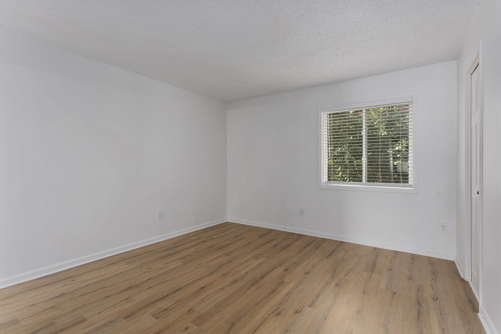 Shawnee Apartment: 10405 W 70th Terrace