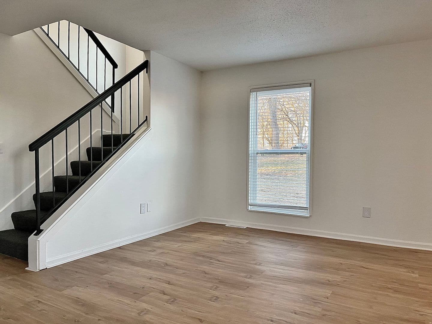 Shawnee Apartment: 7650 Goddard St