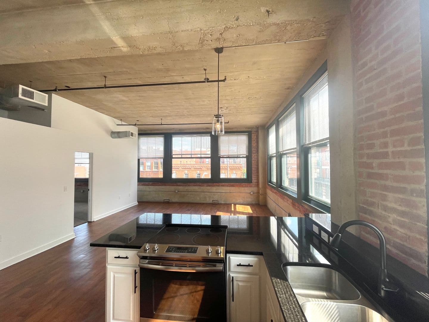 Kansas City Apartment: 930 Broadway Blvd
