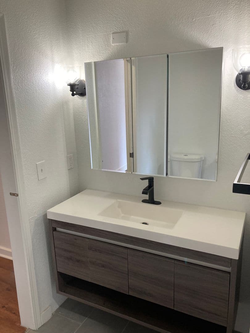 Kansas City Apartment: 930 Broadway Blvd