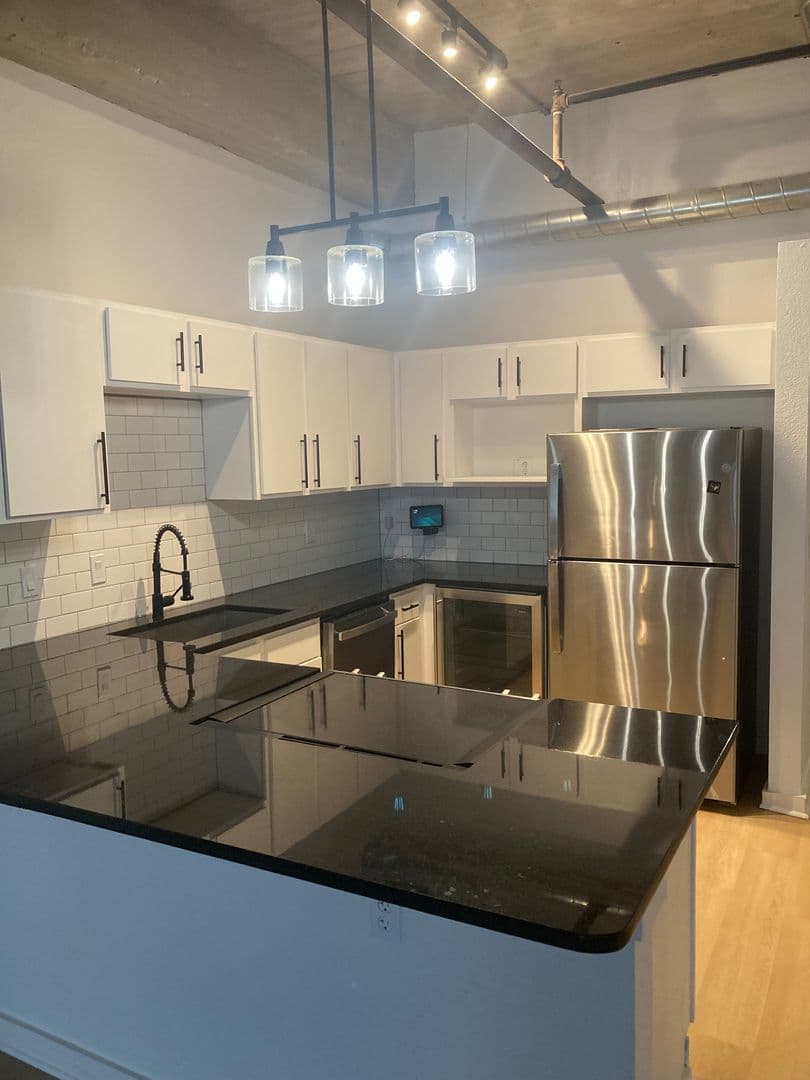 Kansas City Apartment: 930 Broadway Blvd