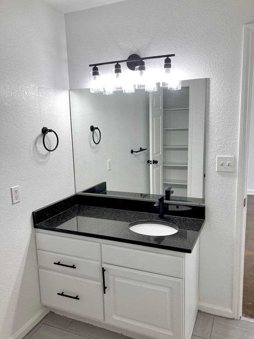 Kansas City Apartment: 318 W 7th Street