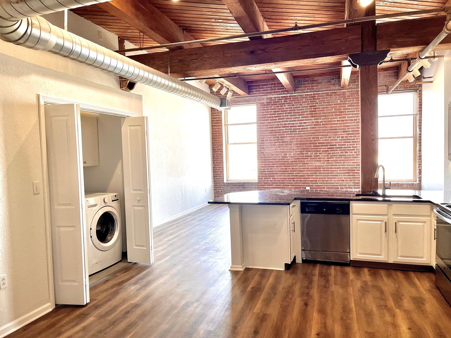 Kansas City Apartment: 200 W 5th Street