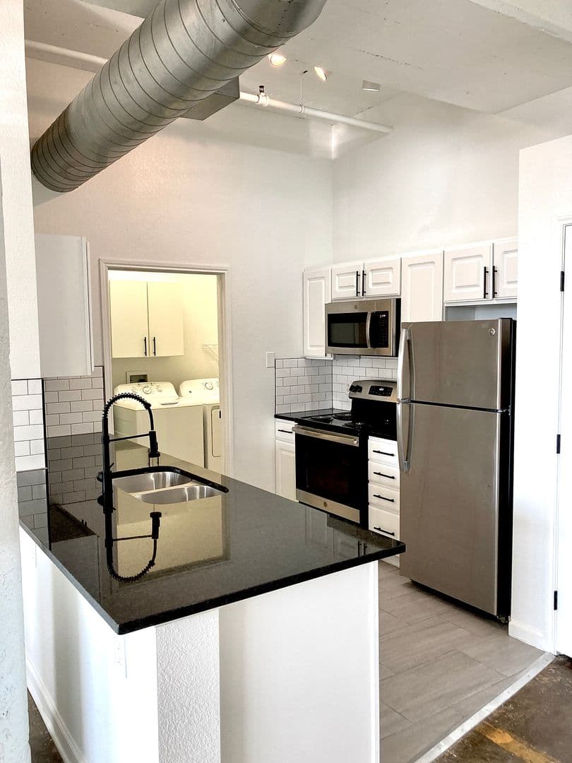 Kansas City Apartment: 318 W 7th Street