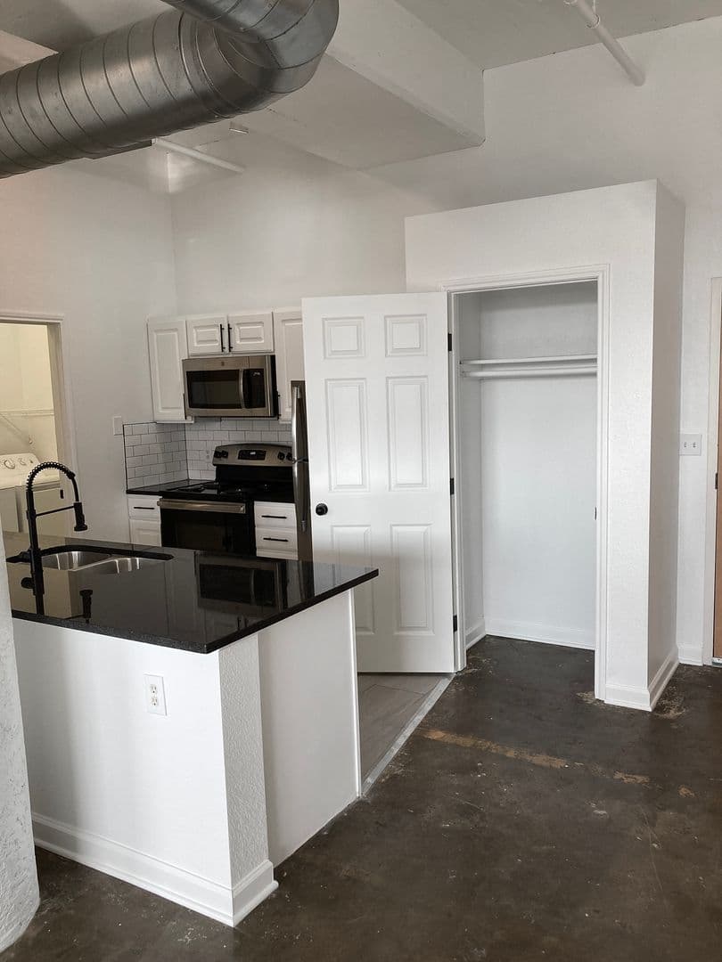 Kansas City Apartment: 318 W 7th Street