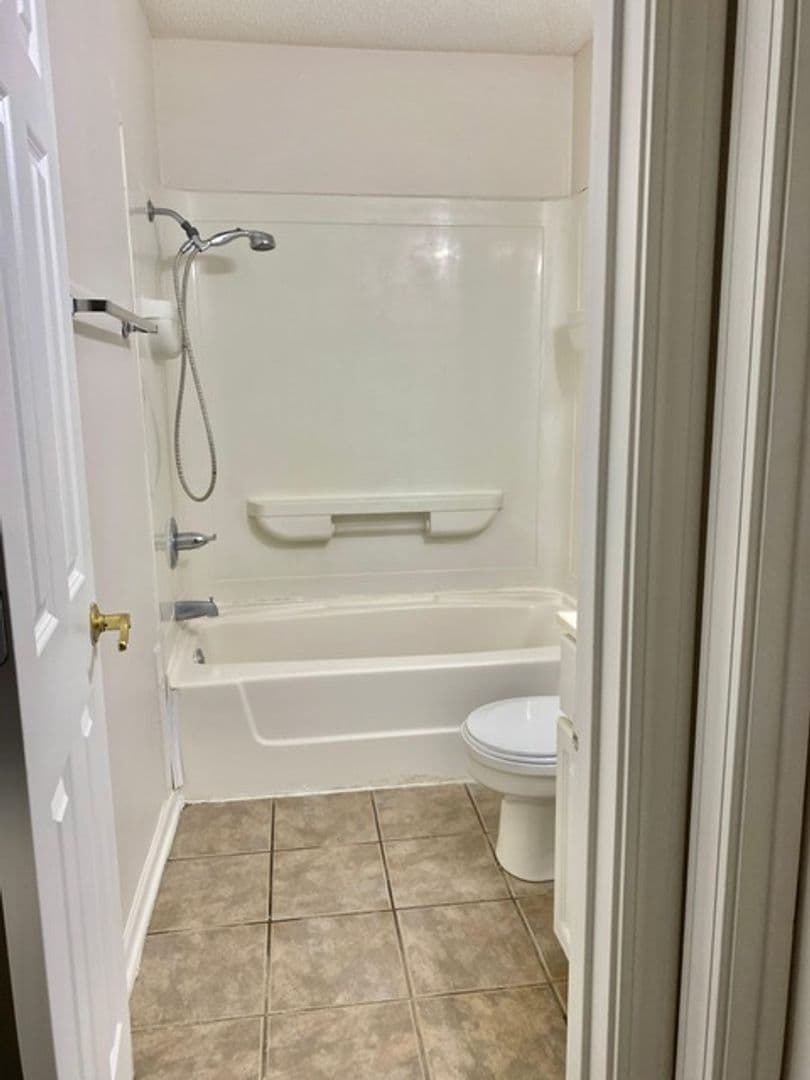Saint Joseph Apartment: 2811 Pembroke Lane C25