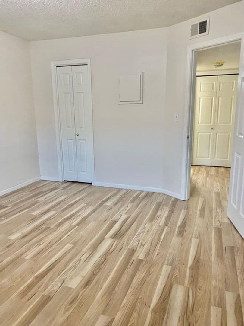 Saint Joseph Apartment: 2811 Pembroke Lane C25