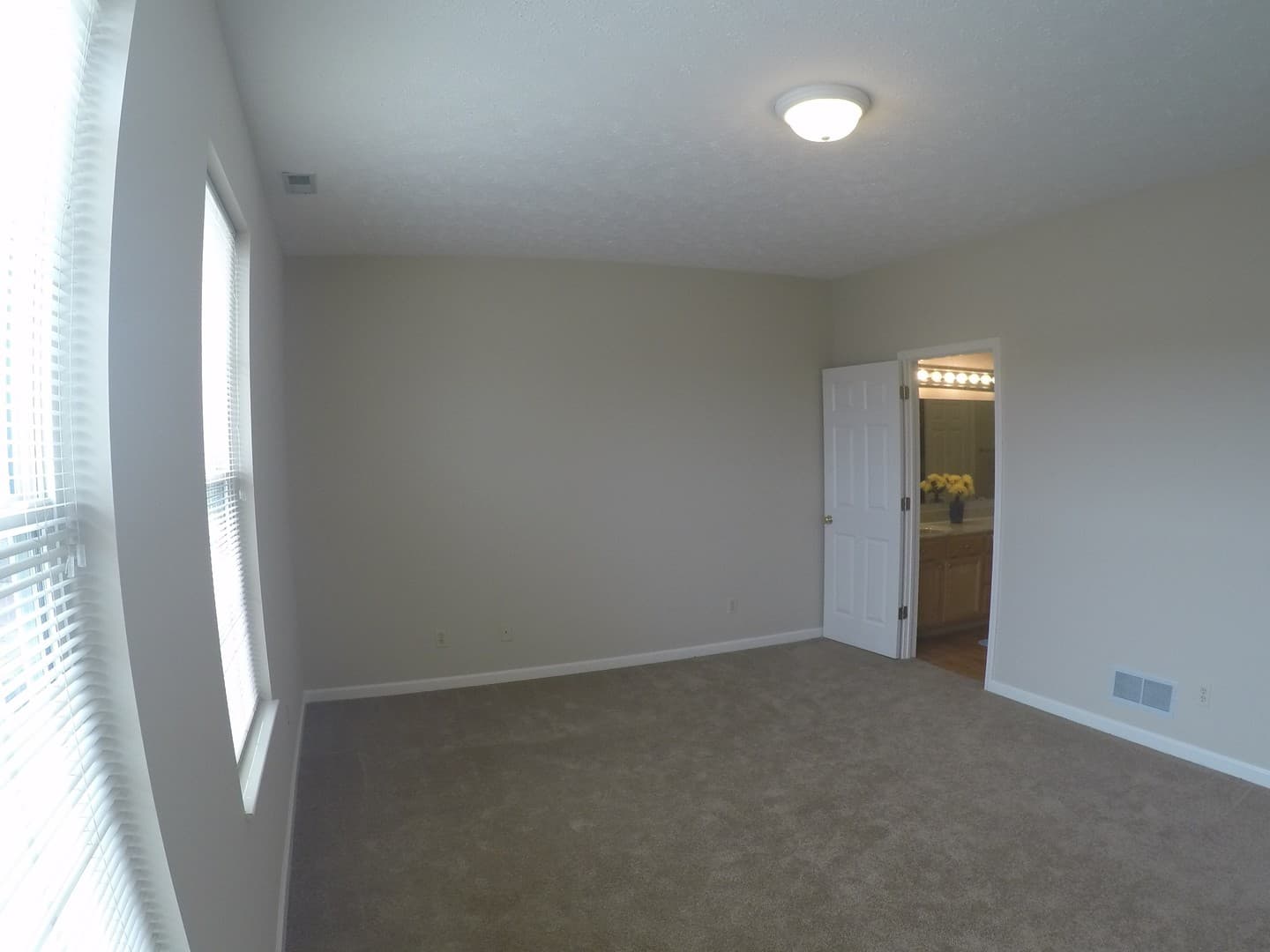 Lafayette Apartment: 500, 505, 506, 511, 512 Portledge Commons Dr.