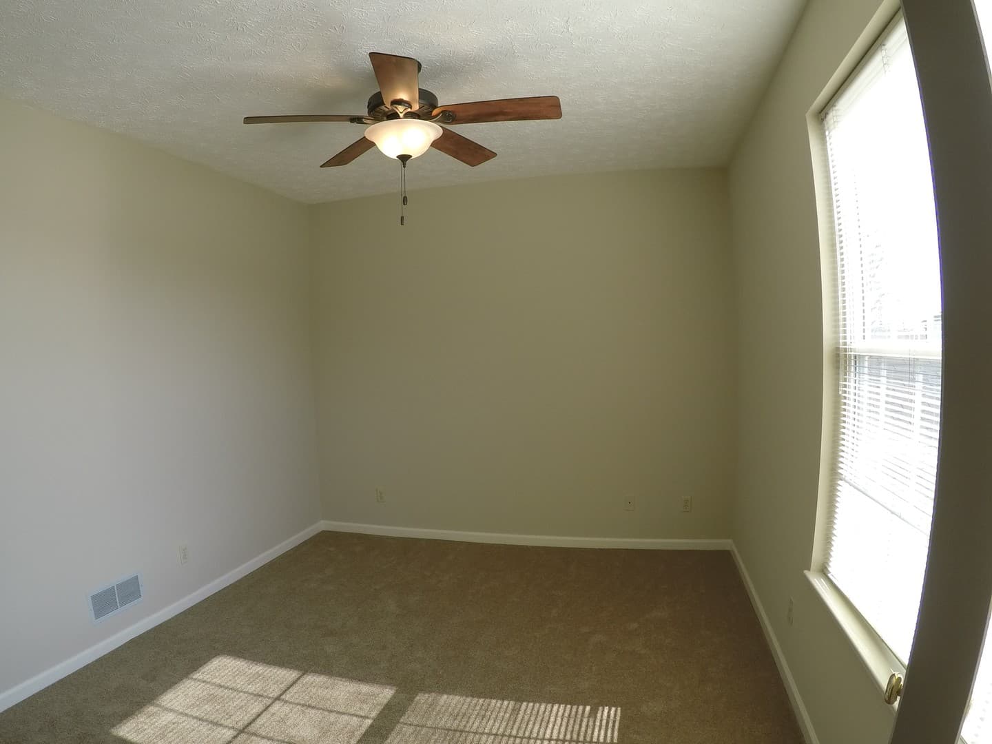 Lafayette Apartment: 500, 505, 506, 511, 512 Portledge Commons Dr.