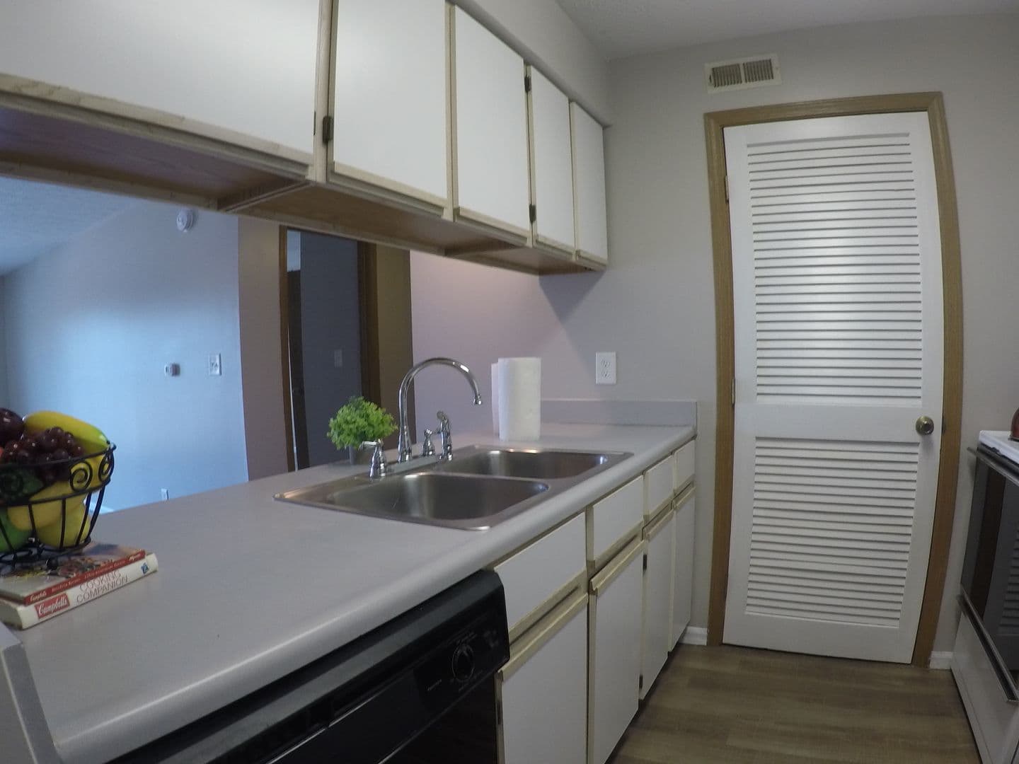 Lafayette Apartment: 809 N 6th St.