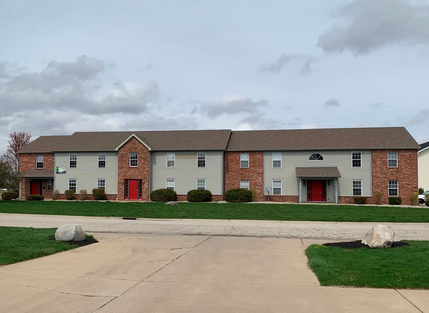 West Lafayette Apartment: 2912, 2916, 2918, 2920 Horizon Dr.