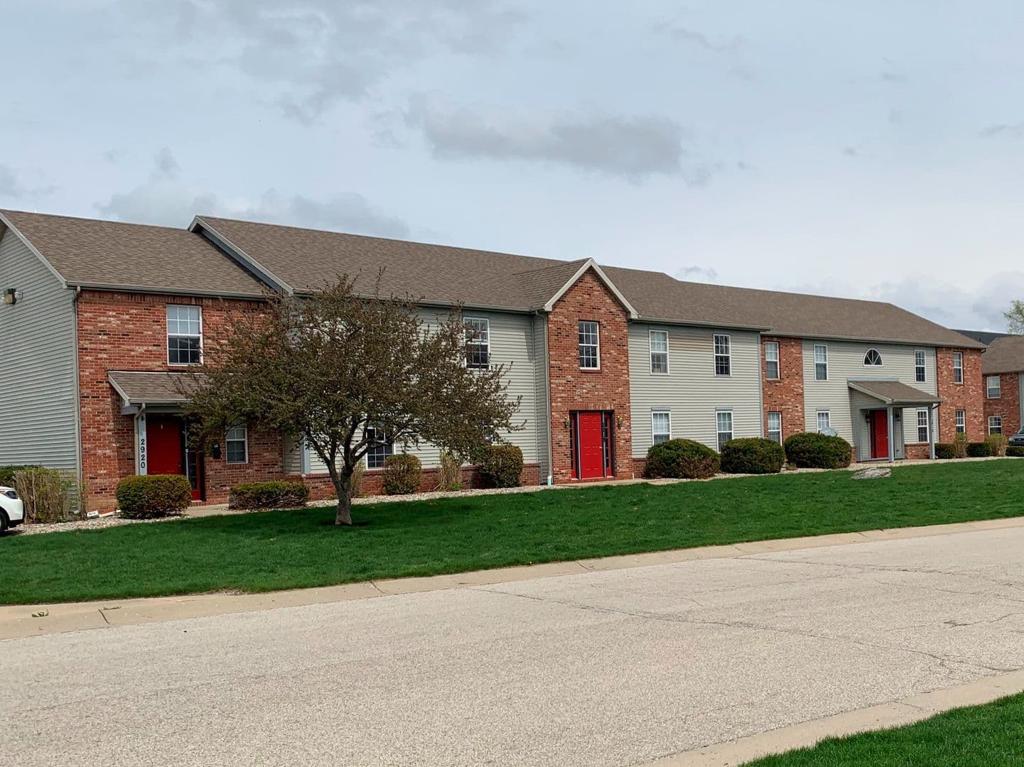 West Lafayette Apartment: 2912, 2916, 2918, 2920 Horizon Dr.