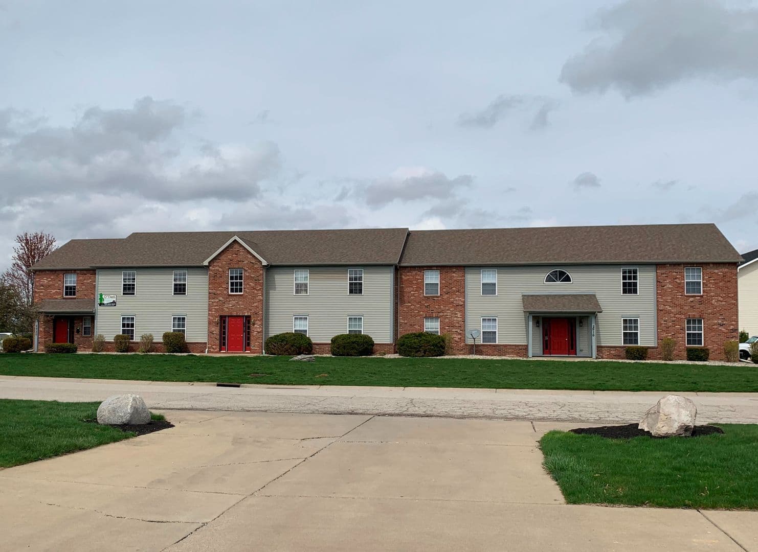 West Lafayette Apartment: 2912, 2916, 2918, 2920 Horizon Dr.
