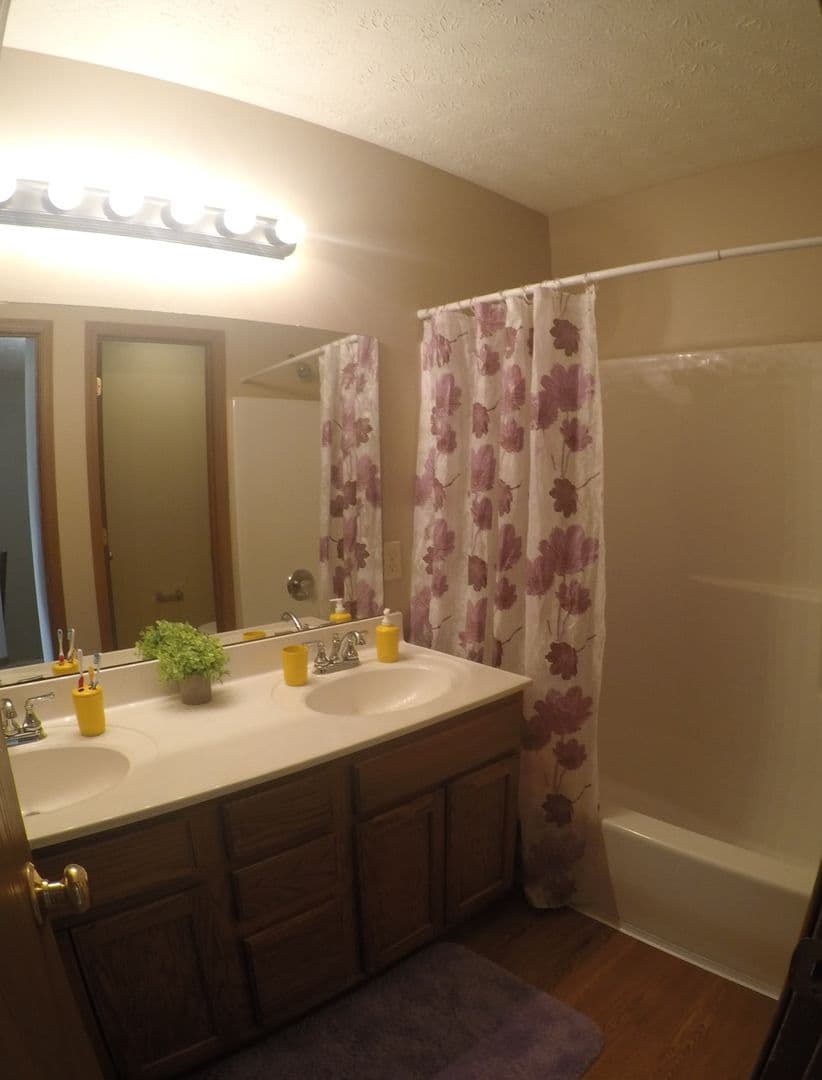Lafayette Apartment: 3951-3959 Amelia Ave.