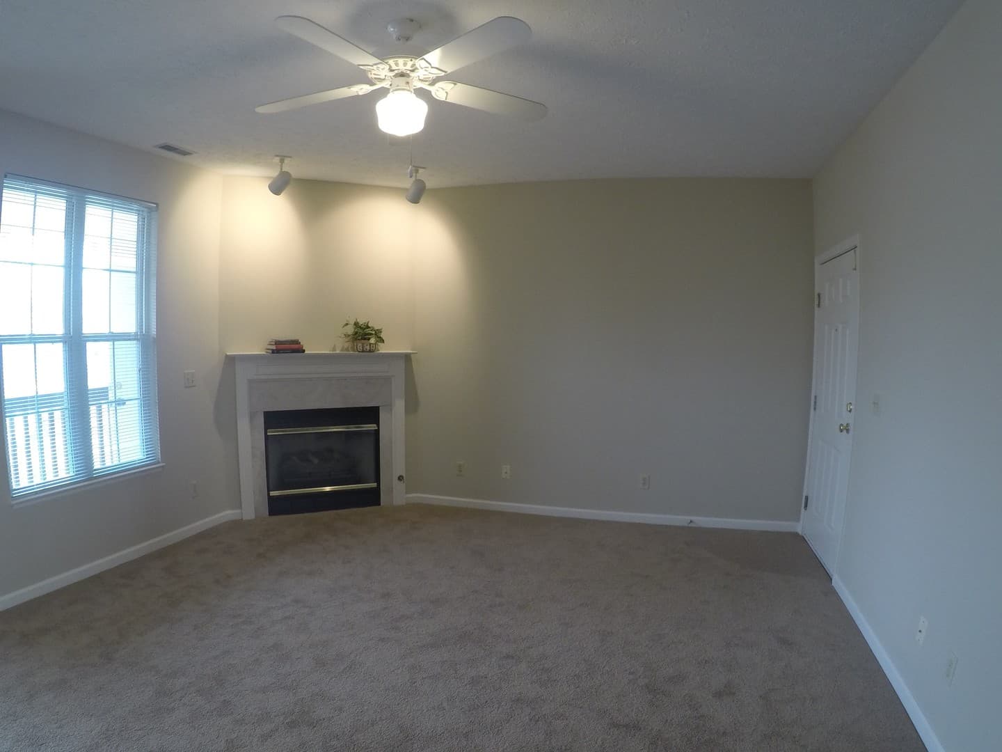 Lafayette Apartment: 500, 505, 506, 511, 512 Portledge Commons Dr.