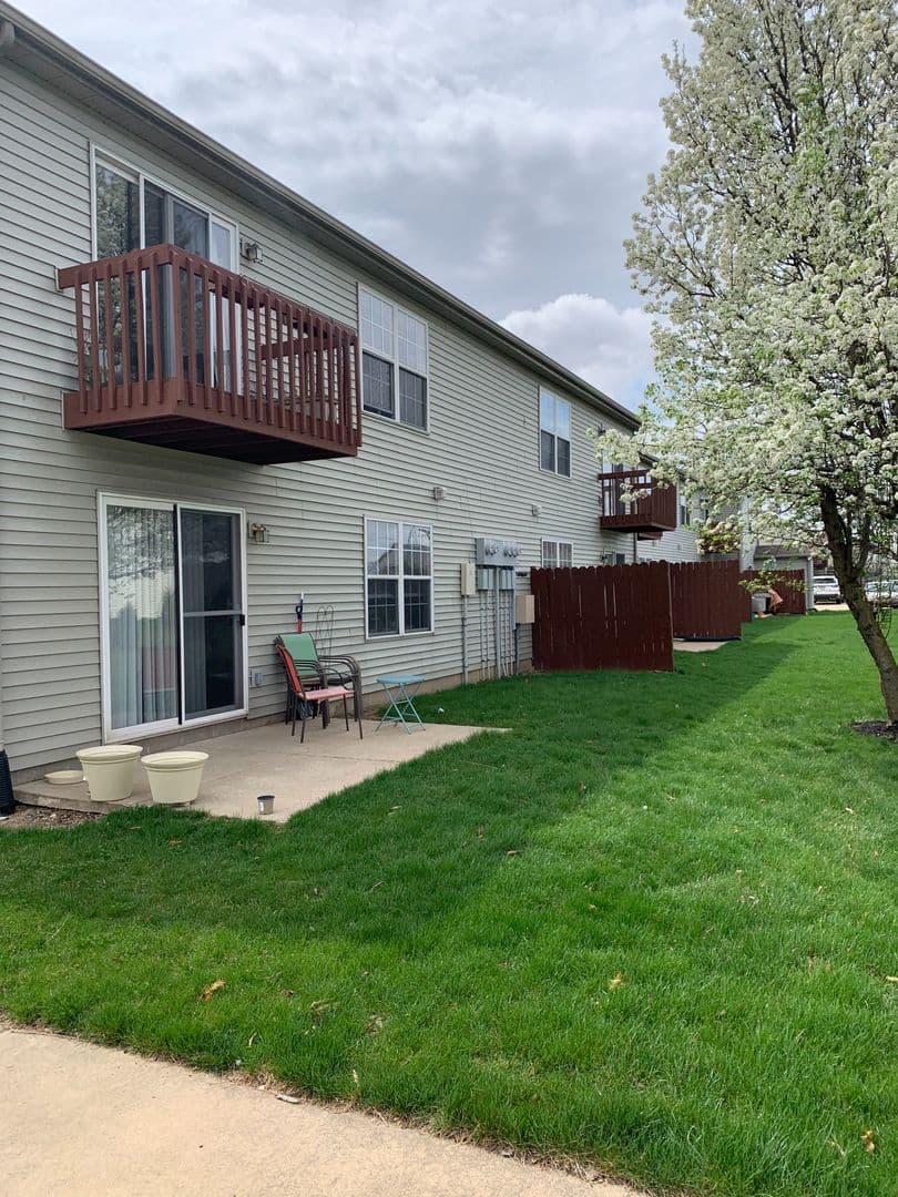 West Lafayette Apartment: 2912, 2916, 2918, 2920 Horizon Dr.