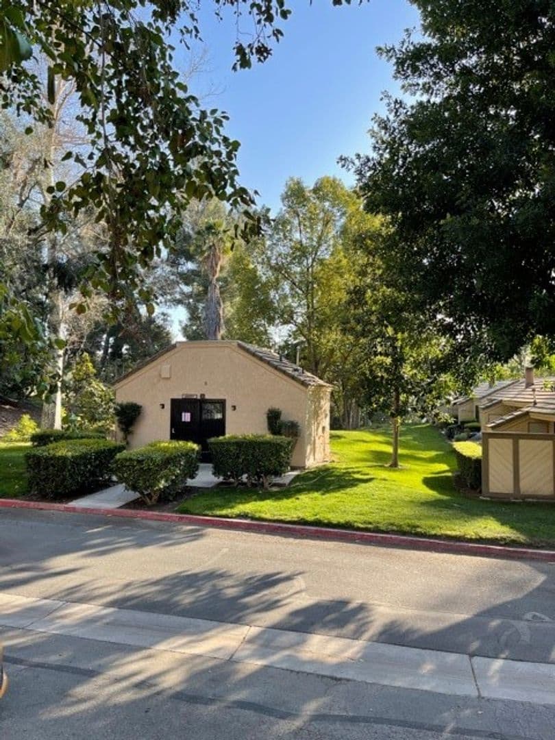 Riverside House: 600 Central Ave