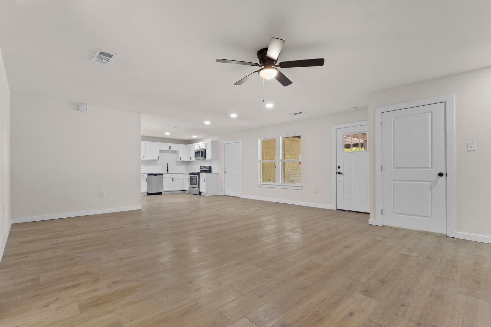 Arlington House: 2818 Holiday Dr