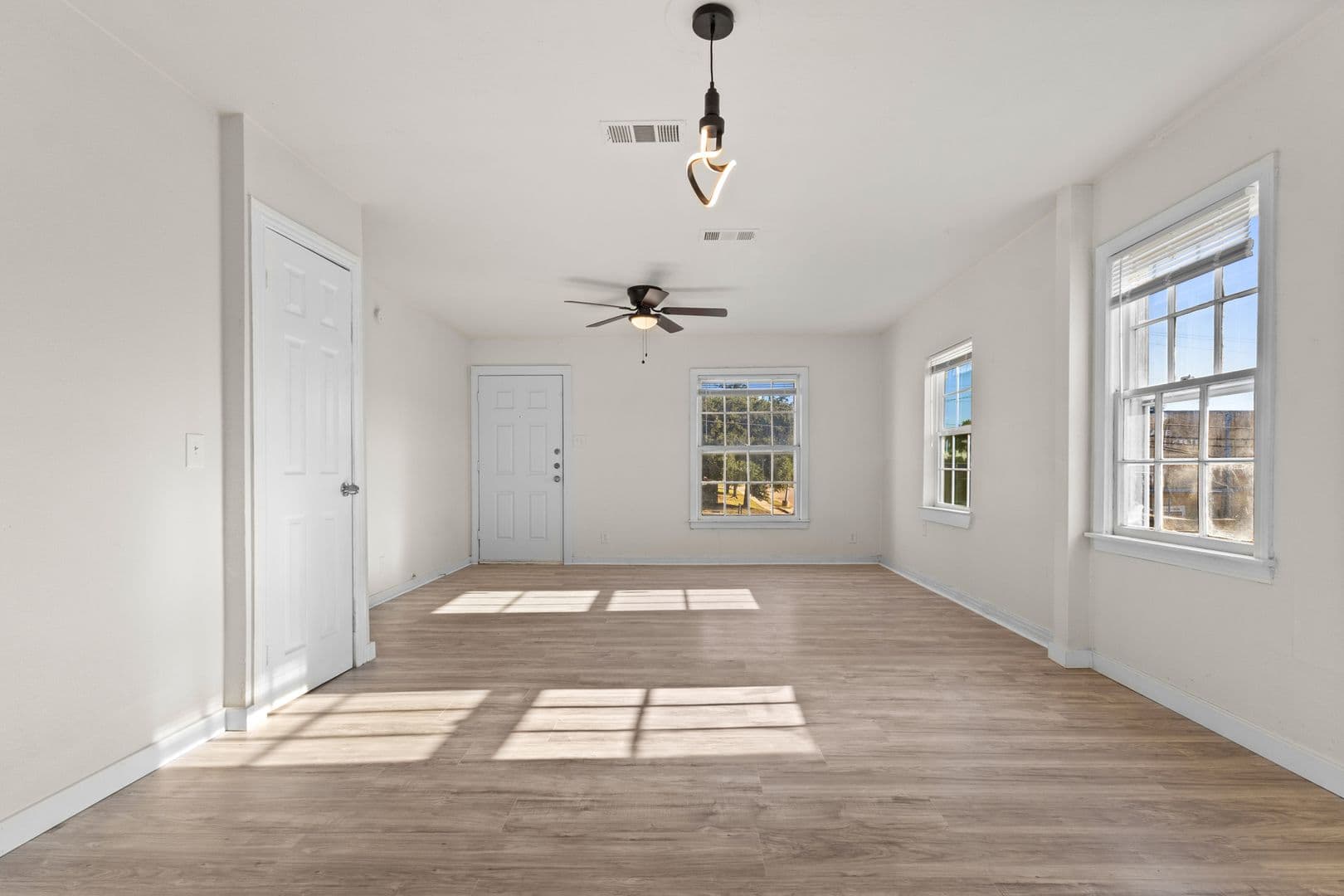Grand Prairie House: 838 Dalworth St.