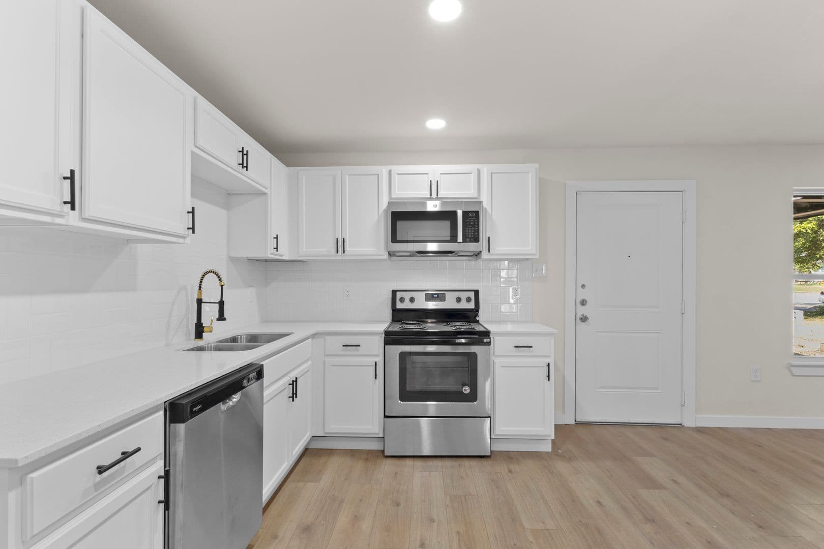Arlington House: 2818 Holiday Dr