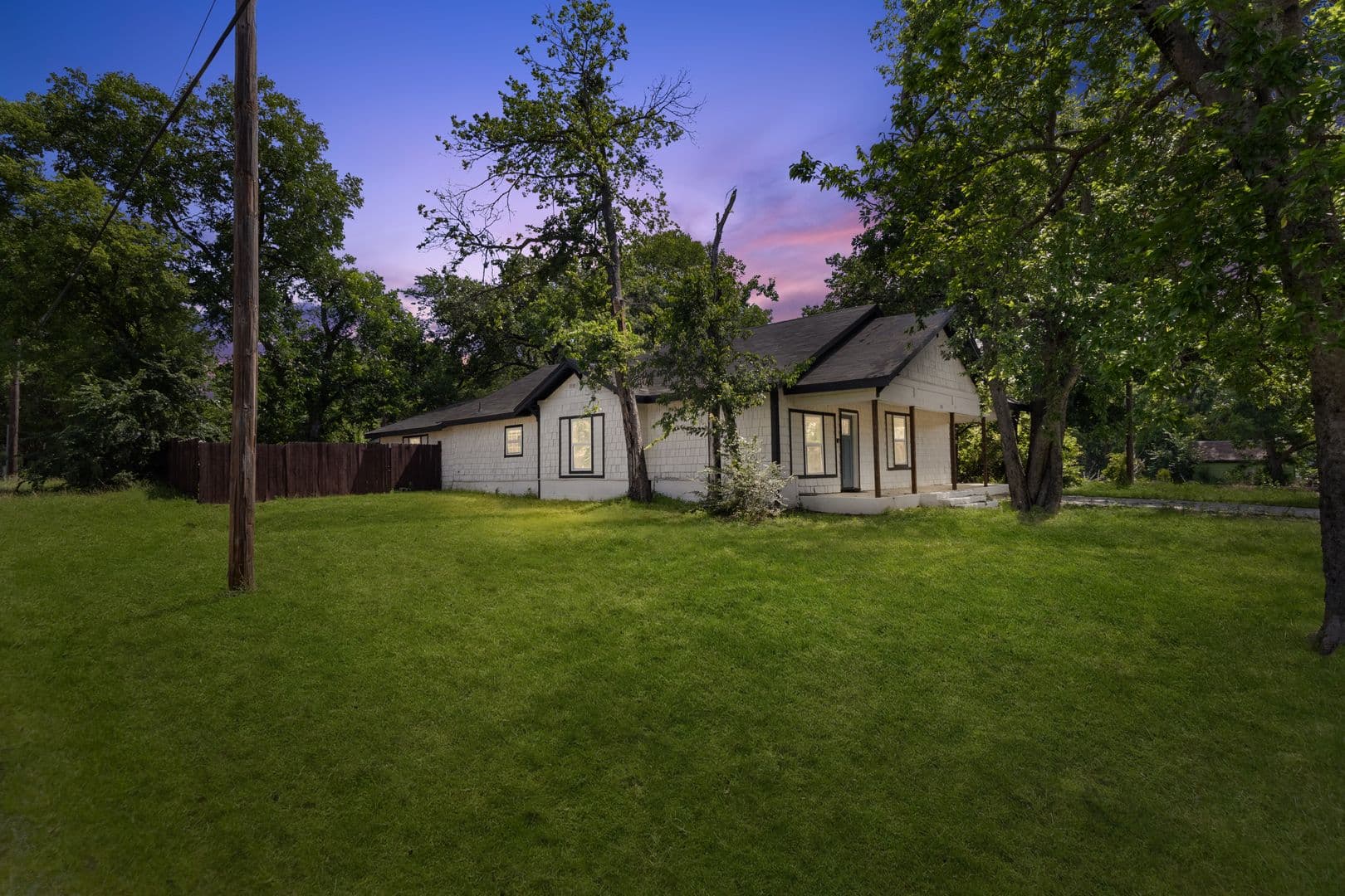 Denison House: 431 W Texas St.