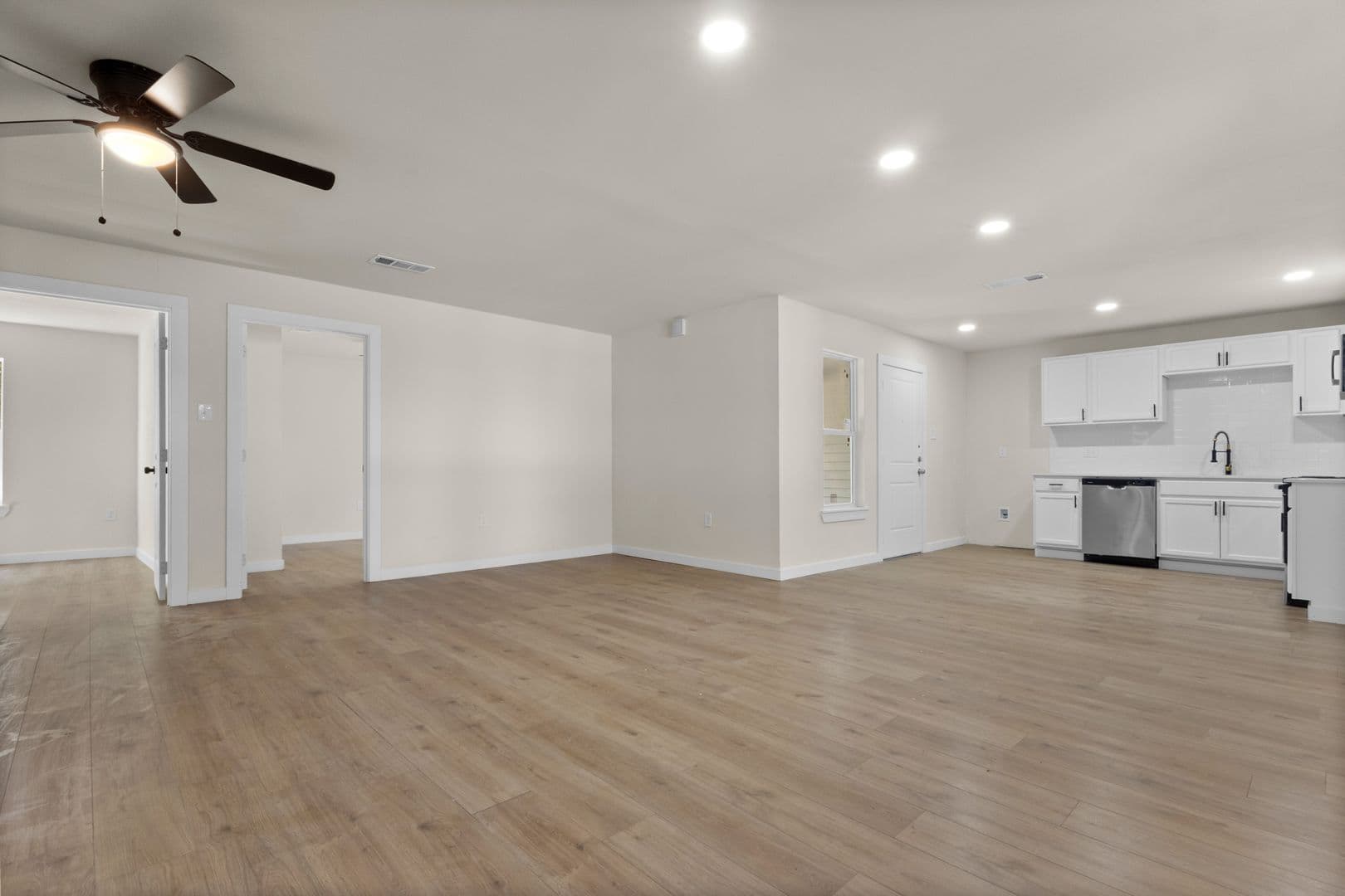Arlington House: 2818 Holiday Dr