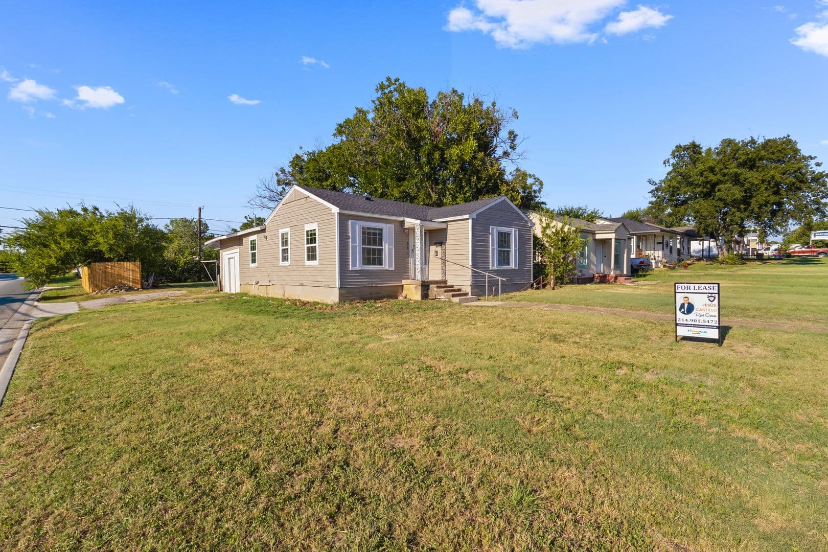 Grand Prairie House: 838 Dalworth St.