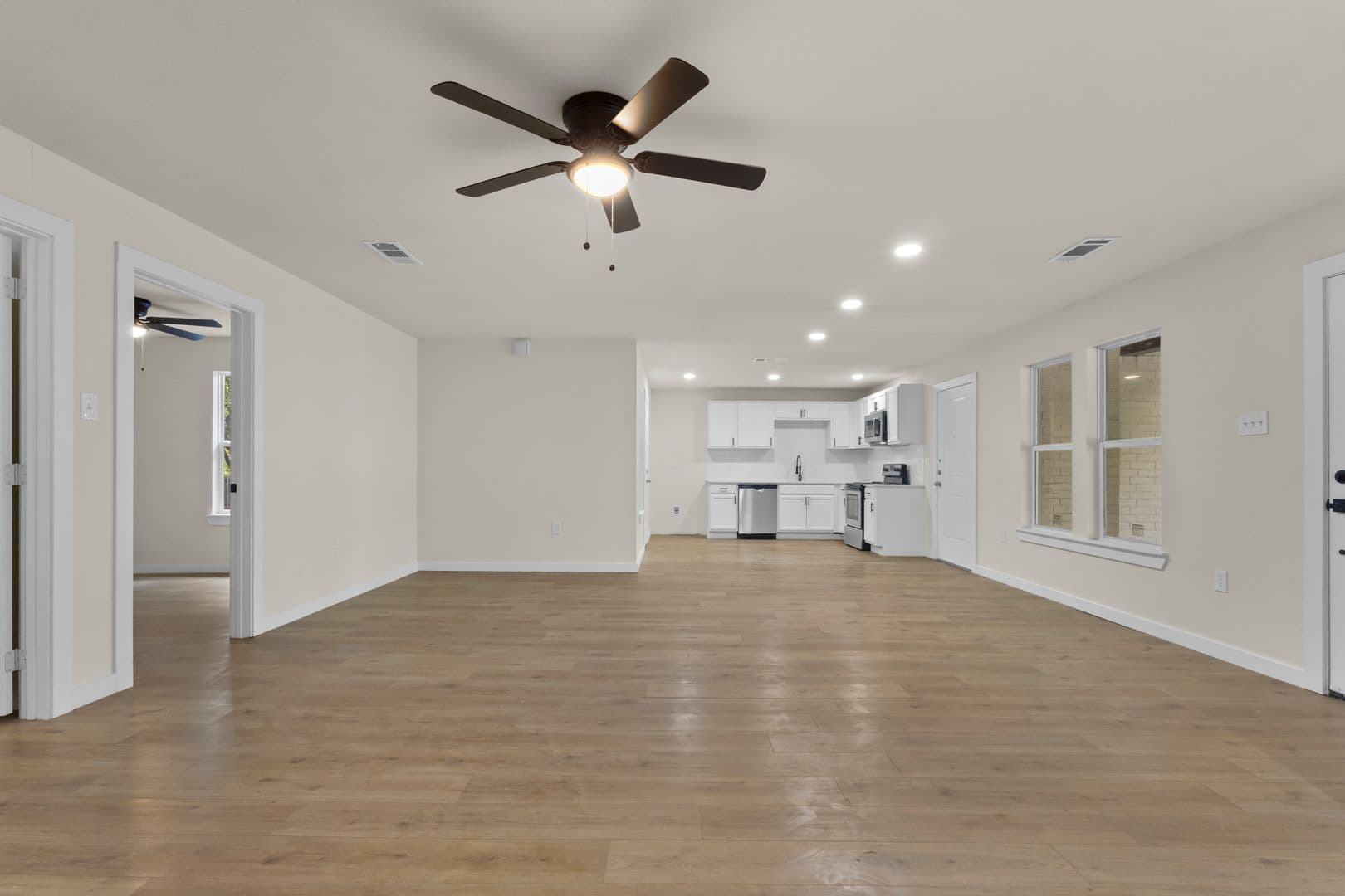 Arlington House: 2818 Holiday Dr
