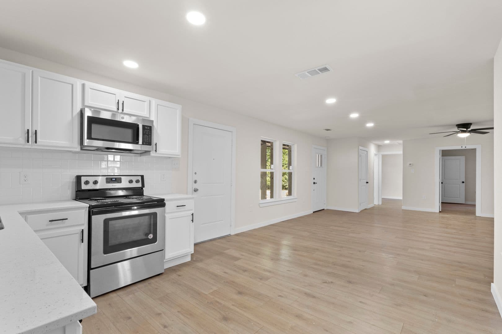 Arlington House: 2818 Holiday Dr