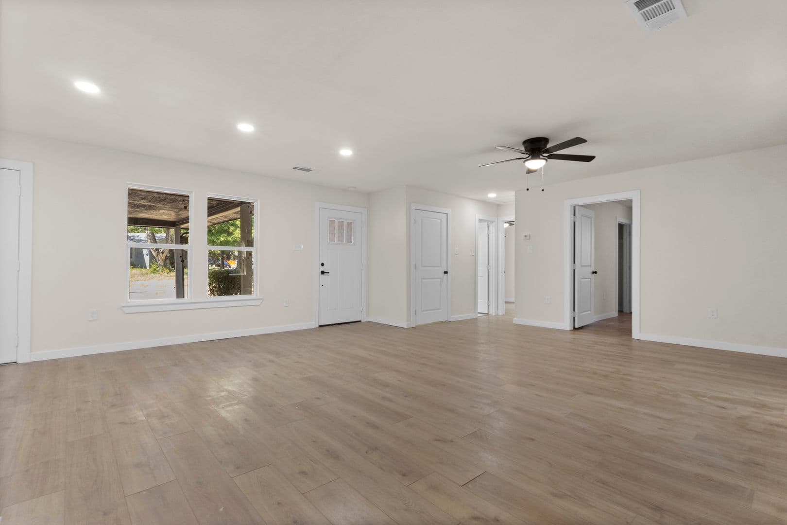 Arlington House: 2818 Holiday Dr