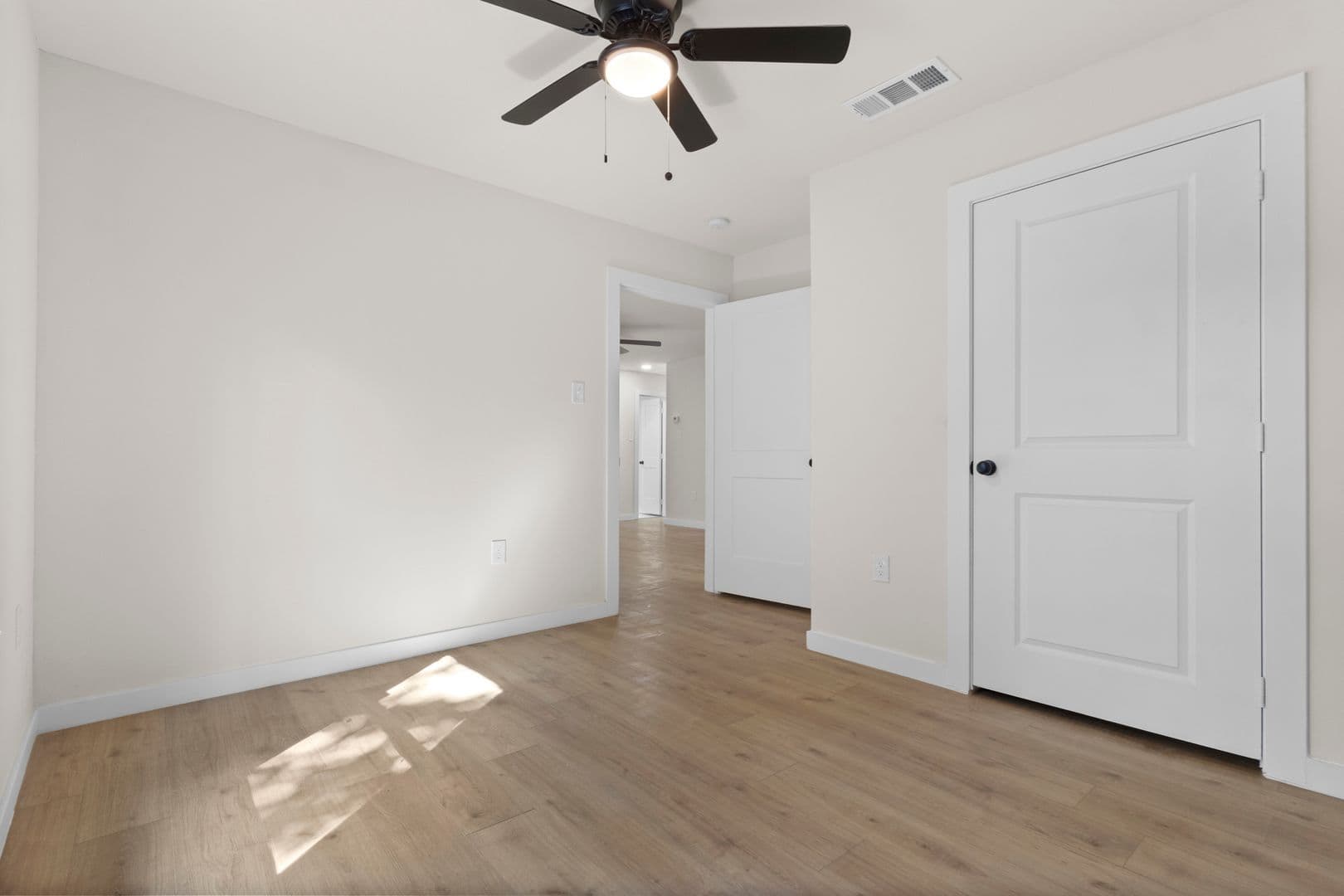 Arlington House: 2818 Holiday Dr