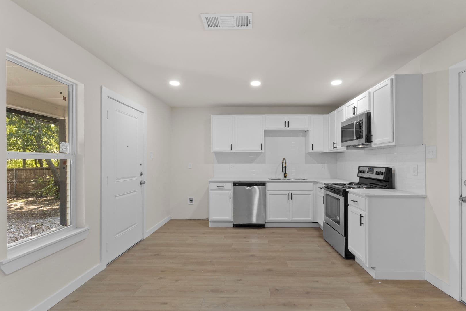 Arlington House: 2818 Holiday Dr