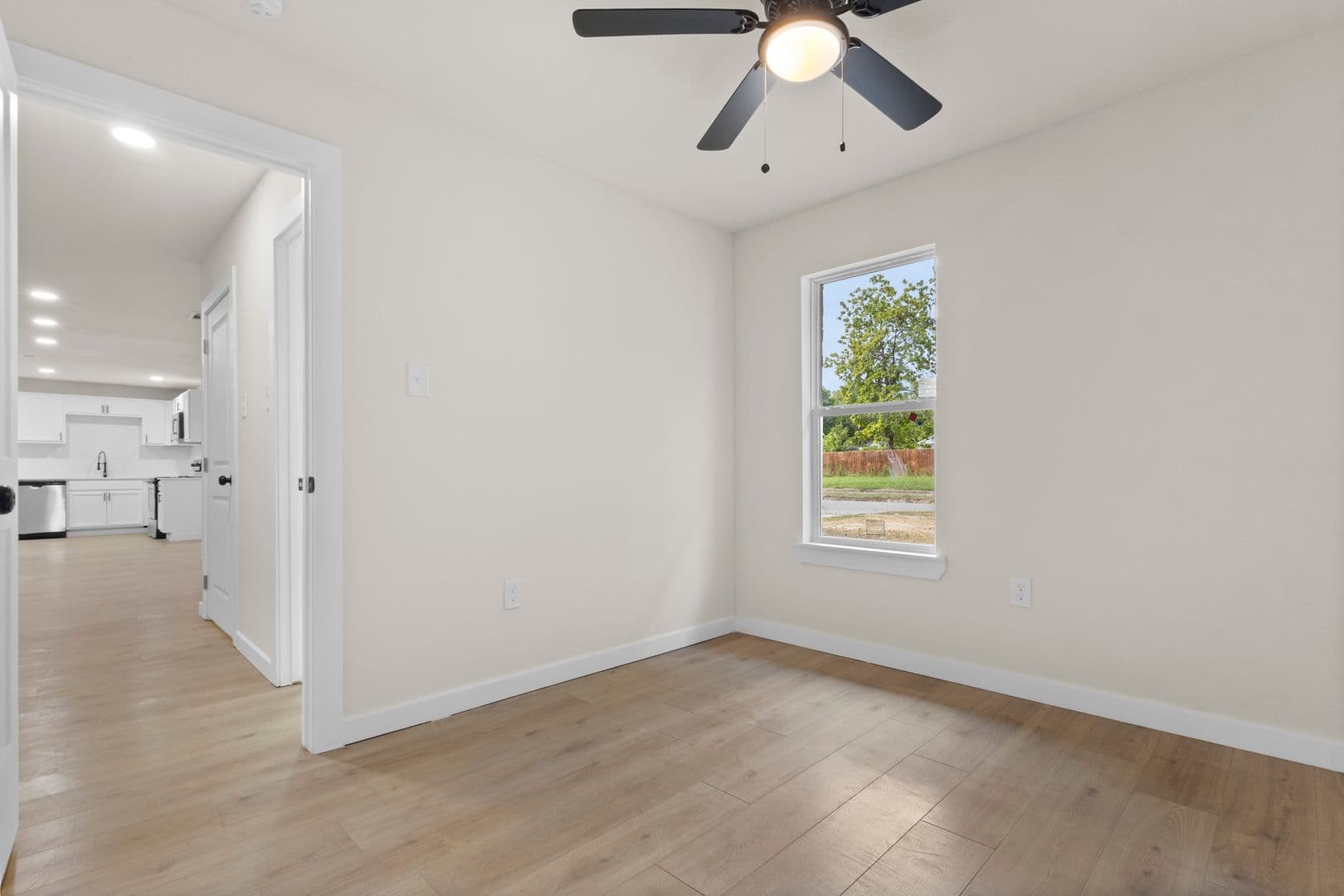 Arlington House: 2818 Holiday Dr