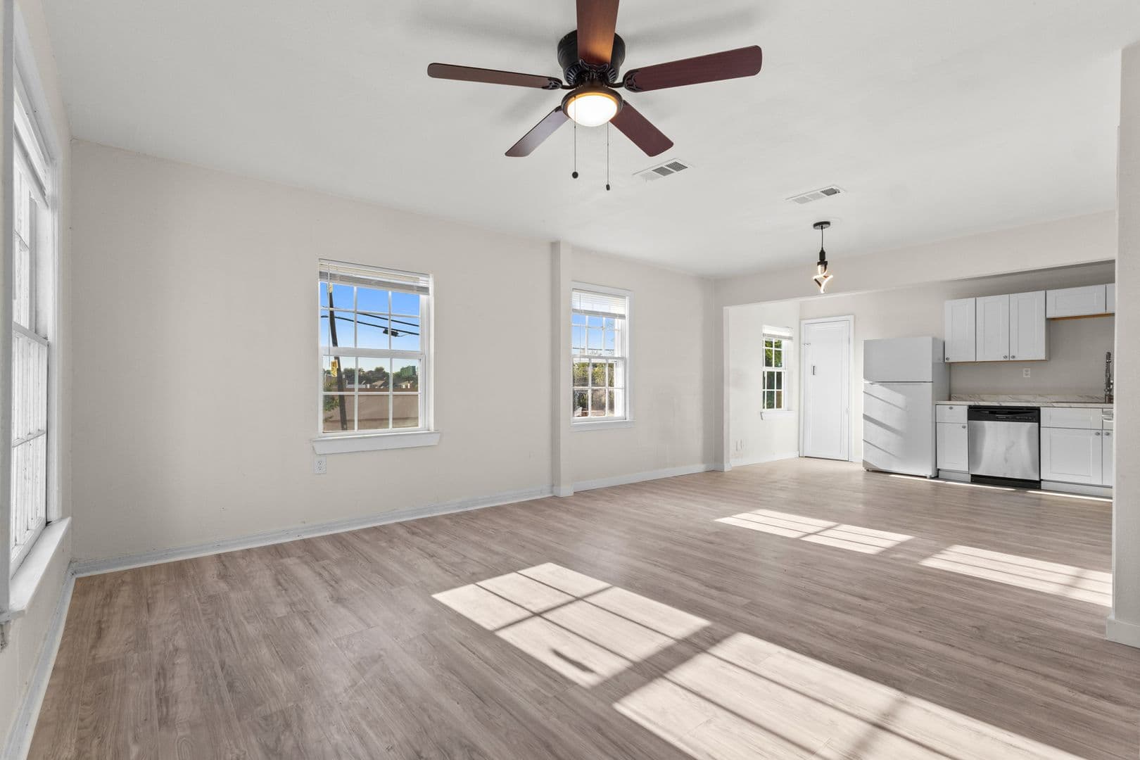 Grand Prairie House: 838 Dalworth St.