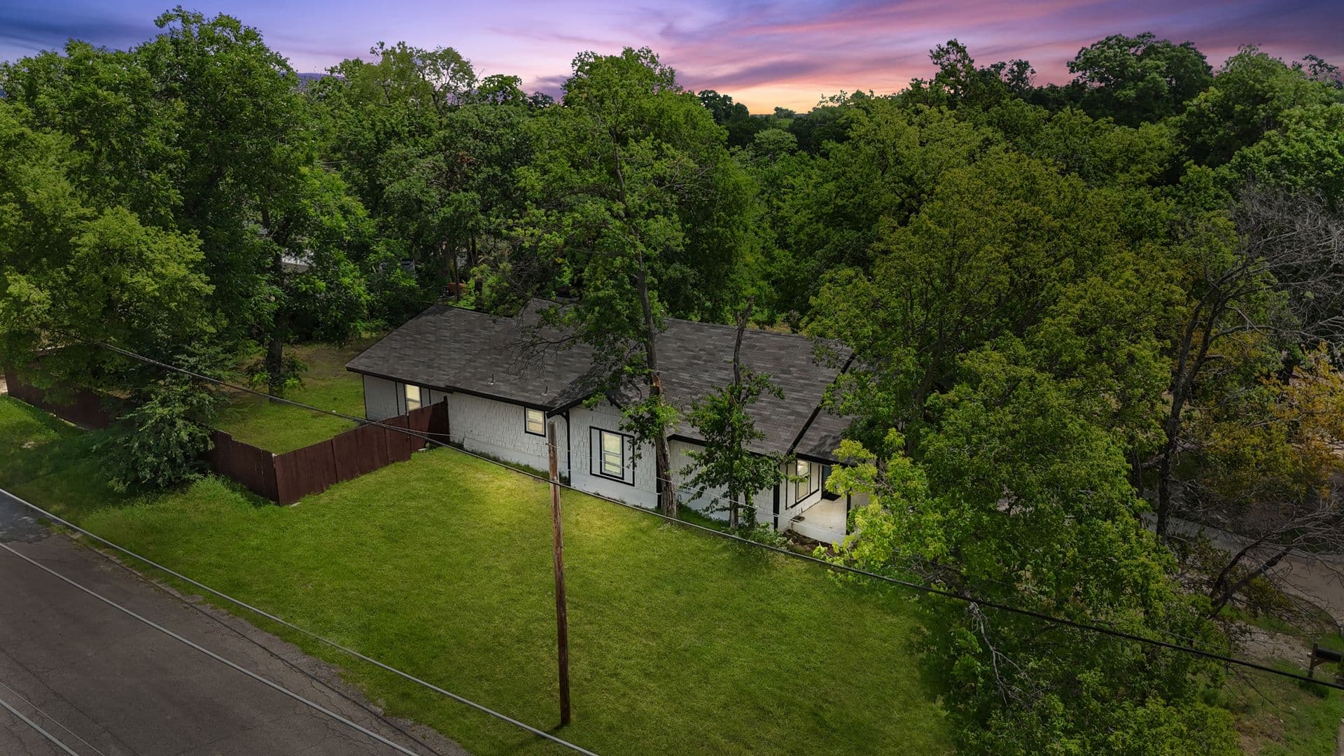 Denison House: 431 W Texas St.