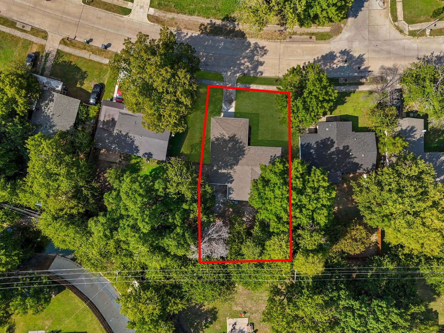 Arlington House: 2818 Holiday Dr