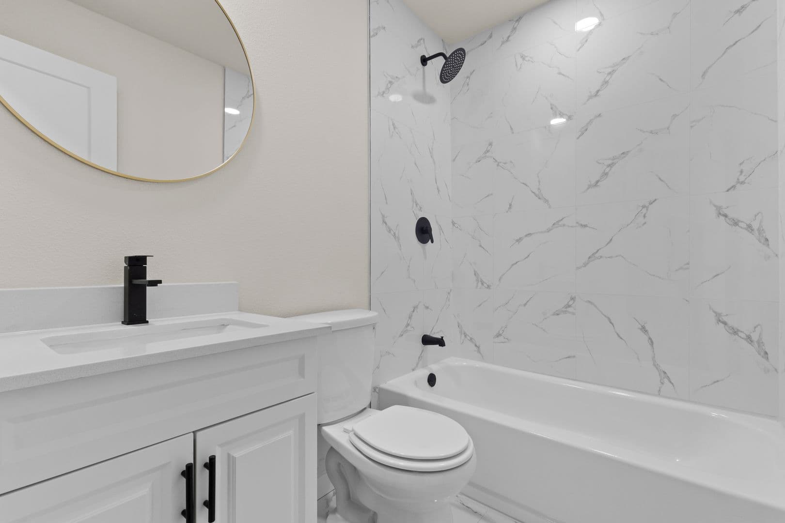 Arlington House: 2818 Holiday Dr