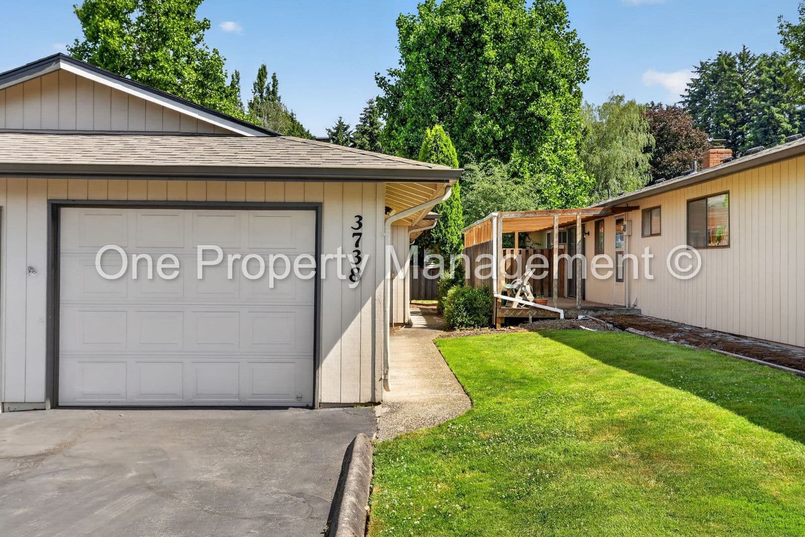 Vancouver Condo: 3738 NE 45th St